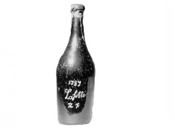 拉菲古堡酒瓶