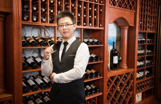 藍菲酒業首席品酒師、培訓師劉俊雄